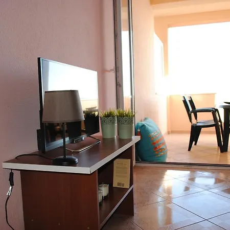 Apartment Mime
